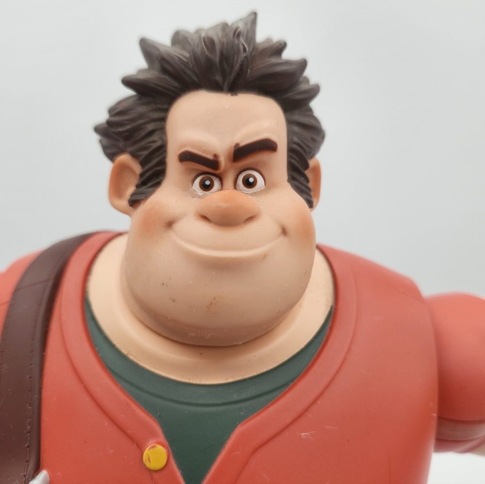 Wreck-It Ralph Action Figure - Picture 2 of 7